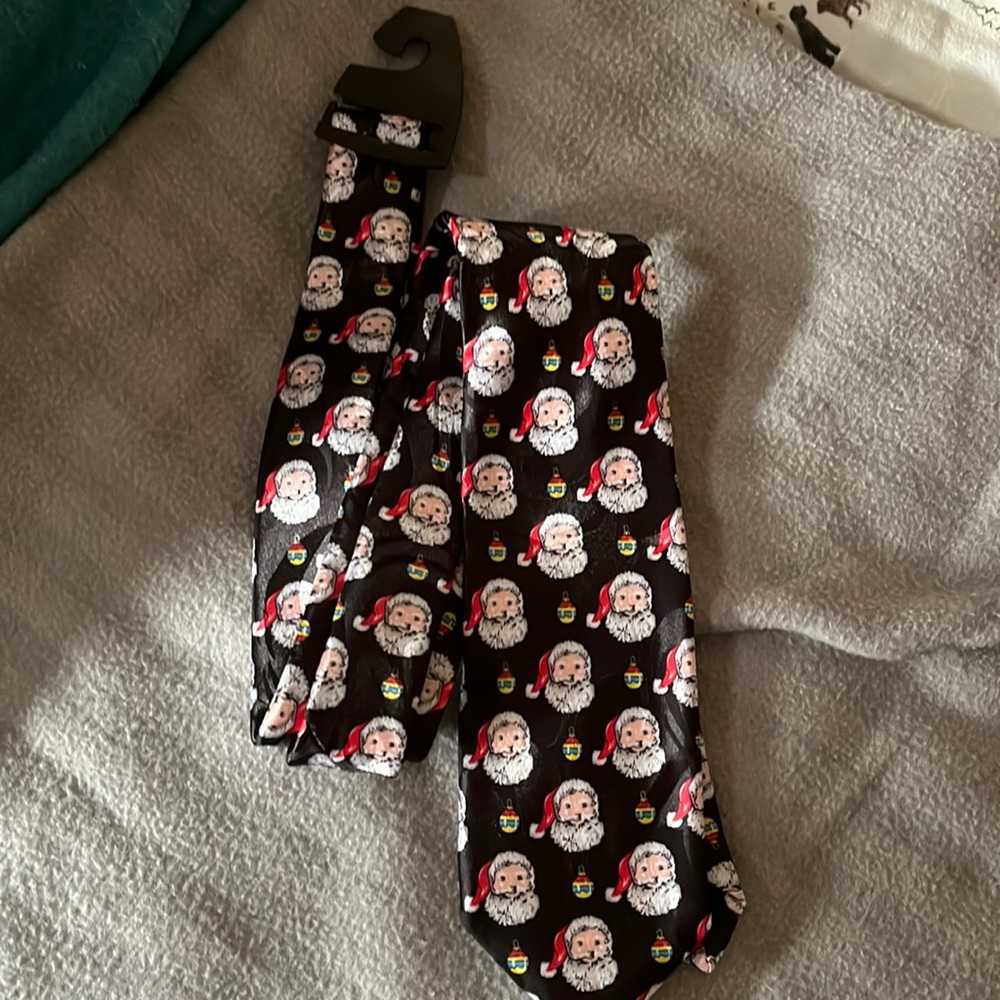 NWOT Holiday/Christmas/Santa mens tie.